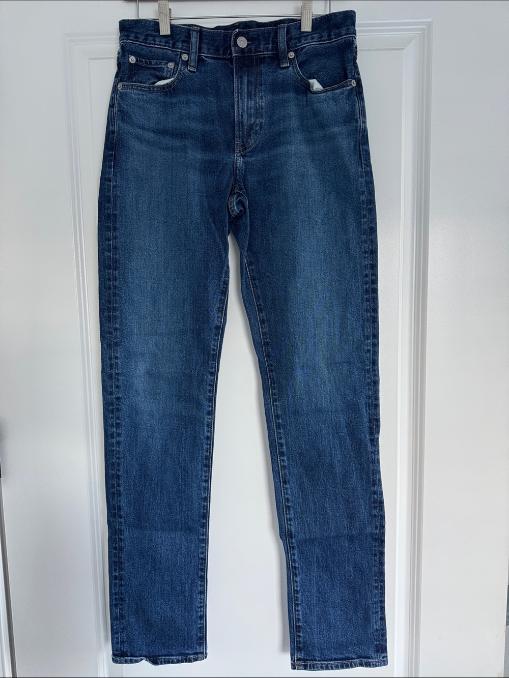 NWOT Uniqlo Men’s Slim Straight Middle Rise Blue Denim Jeans 28